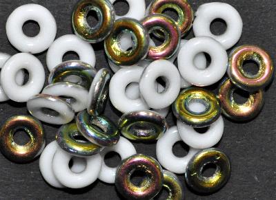 Glasperlen Ringe, Spacer,
 weiß eine Seite mit metallic Veredelung,
 hergestellt in Gablonz / Tschechien