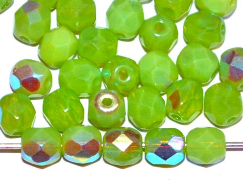 facettierte Glasperlen
 Opalglas grün mit AB,
 hergestellt in Gablonz / Tschechien