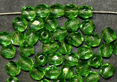 Glasperlen facettiert
 grün transparent,
 hergestellt in Gablonz / Tschechien 