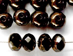 Glasperlen Linse mit facettiertem Rand,
 schwarz opak mit Bronzeauflage,
 hergestellt in Gablonz / Tschechien