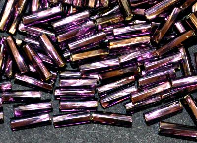 Glasperlen / Stiftperlen getwistet,
 von Preciosa Ornella Tschechien hergestellt,
 violett mit Silbereinzug