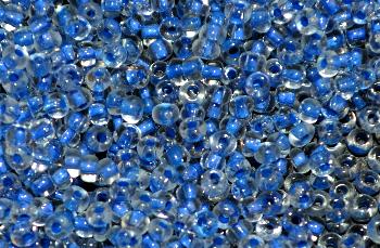 Rocailles aus Gablonz / Böhmen 
 kristall mit Farbeinzug blau