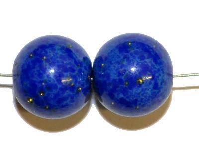 Wickelglasperle blau gesprenkelt
 mit winzigen aufgeschmolzenen Goldstone (aventurin) Stückchen,
 in den 1930/1940 Jahren in Gablonz/Böhmen von Hand gefertigt, 