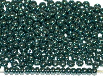 Rocailles von Ornella Preciosa Tschechien,
 dunkelgrün opak / schimmernd (lüster)