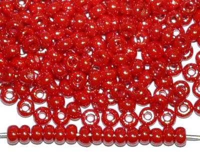 Rocailles von Ornella Preciosa Tschechien, rot opak / schimmernd (lüster)
