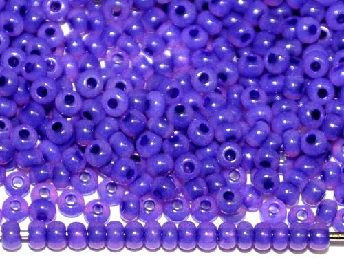 Rocailles von Ornella Preciosa Tschechien,  Opalglas dyed purple