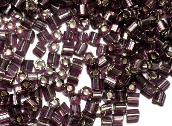 Glasperlen / 2-cut-beads
 von Preciosa Tschechien hergestellt,
 violett transp. mit Silbereinzug