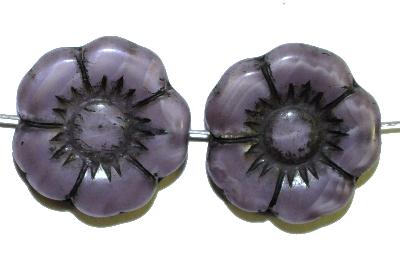 GlasperlenBlüte,
 Perlettglas violett,
 in Gablonz/Böhmen gefertigt,