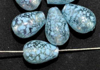 Wickelglasperle Tropfen kristall mit aufgeschmolzenen hellblauen Glasstückchen um 1940 in Böhmen von Hand gefertigt