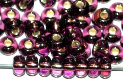Rocailles von Preciosa Ornella Tschechien,
 violett transp. mit Silbereinzug