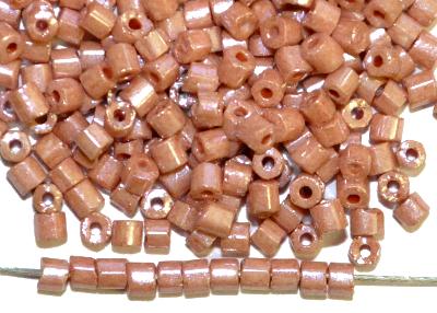 2 cut beads von Ornella Preciosa Tschechien, puder mit lüster 