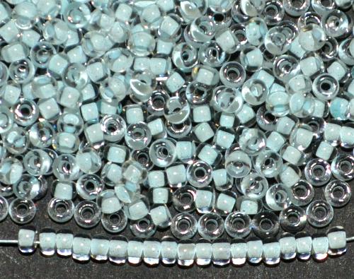 Rocailles von Ornella Preciosa Tschechien, 
 kristall mit Farbeinzug blasshellblau