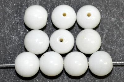 Wickelglasperlen, milky white, 
 in den 1930/1940 Jahren in Gablonz/Böhmen von Hand gefertigt