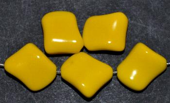 Glasperlen Nuggets gelb opak, hergestellt in Gablonz / Tschechien