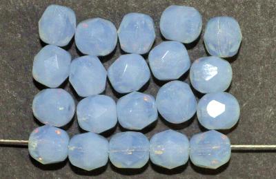 facettierte Glasperlen  hellblau opal,  hergestellt in Gablonz / Tschechien