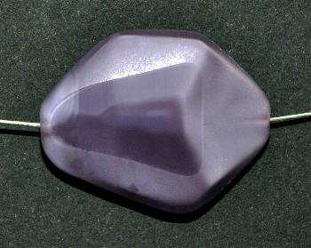 Glasperlen geschliffen / Table Cut Beads,
 Hergestellt in Gablonz / Böhmen
 Perlettglas violett, Rand mattiert (frostet)