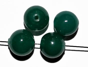 Wickelglasperlen, greasy green,
 in den 1930/1940 Jahren in Gablonz/Böhmen von Hand gefertigt
