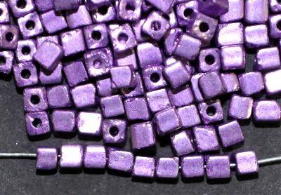 2-cut Beads / hergestellt von Preciosa Ornella Tschechien, metallic violett,  Würfelform