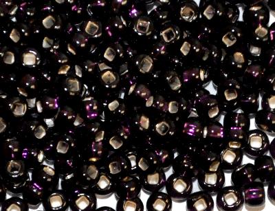 Rocailles von Ornella Preciosa Tschechien,
 violett mit Silbereinzug