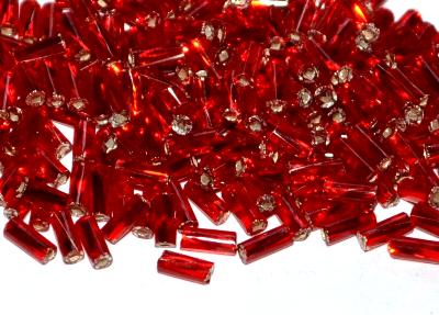 Glasperlen / Stiftperlen getwistet,
 von Preciosa Ornella Tschechien hergestellt,
 rot mit Silbereinzug