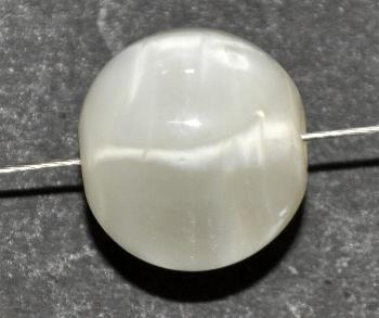 Wickelglasperlen, naturweiß Perlettglas,
 in den 1930/1940 Jahren in Gablonz/Böhmen von Hand gefertigt