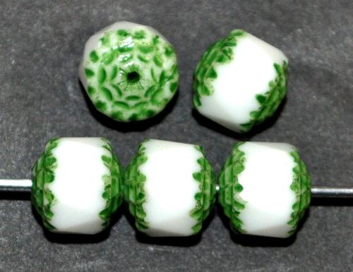 facettierte Glasperlen / Barockperlen 
 weiß opak mit dyed green finish, 
 hergestellt in Gablonz / Tschechien