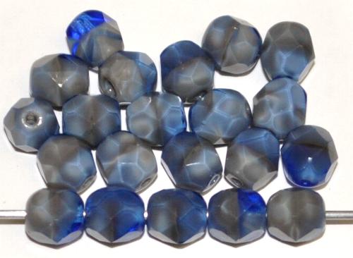 facettierte Glasperlen
 Perlettglas graublau,
 hergestellt in Gablonz / Tschechien