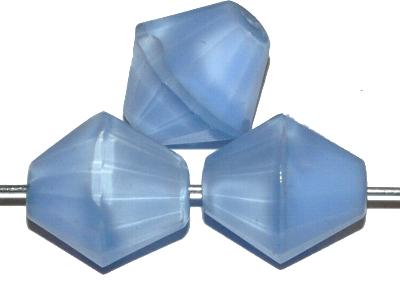 geschliffene Glasperlen 
 Perlettglas hellblau kistall, 
 hergestellt in Gablonz / Tschechien