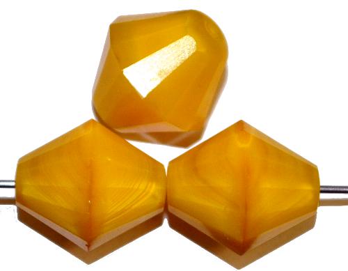 geschliffene Glasperlen 
 Perlettglas gelb, 
 hergestellt in Gablonz / Tschechien