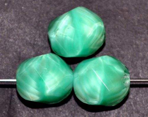 geschliffene Glasperlen 
 Perlettglas grün, 
 hergestellt in Gablonz / Tschechien