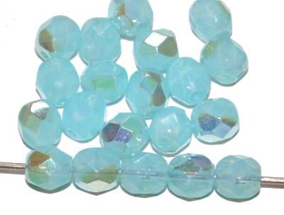 facettierte Glasperlen
 hellblau opal mit AB,
 hergestellt in Gablonz / Tschechien