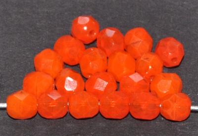 facettierte Glasperlen
 Alabasterglas orange,
 hergestellt in Gablonz / Tschechien