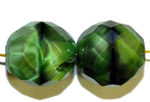facettierte Glasperlen,  Perlettglas grün,  hergestellt in Gablonz / Tschechien