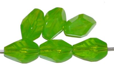geschliffene Glasperlen
 Multi Cut Beads
 Opalglas grün,
 hergestellt in Gablonz / Tschechien