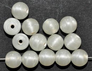 Wickelglasperlen, naturweiß Perlettglas,
 in den 1930/1940 Jahren in Gablonz/Böhmen von Hand gefertigt