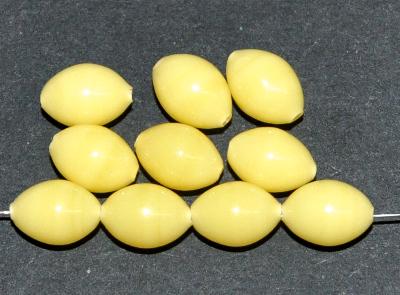Wickelglasperlen Oliven, Alabasterglas gelb,
 in den 1930/1940 Jahren in Gablonz/Böhmen von Hand gefertigt