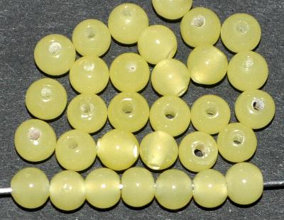 Wickelglasperlen, Alabasterglas gelb uranium, in den 1930/1940 Jahren in Gablonz/Böhmen von Hand gefertigt