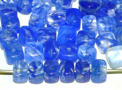 Glasperlen Würfel
 blau kristall marmoriert,
 hergestellt in Gablonz