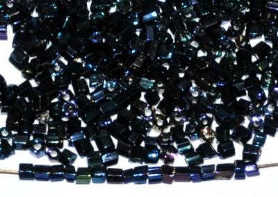 Glasperlen / 2-Cut Beads in den 1950/60 Jahren in Gablonz/Böhmen hergestellt, gunpowder