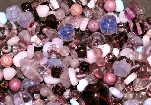 Glasperlen Mix  in Violett/Lilatönen 500 bis 1000 Glasperlen in verschiedensten Formen. Menge je nach Zusammensetzung der Mischung, hergestellt in Gablonz / Tschechien 