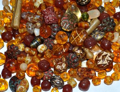 Glasperlen Mix  in Herbstfarben 500 bis 1000 Glasperlen in verschiedensten Formen. Menge je nach Zusammensetzung der Mischung.  