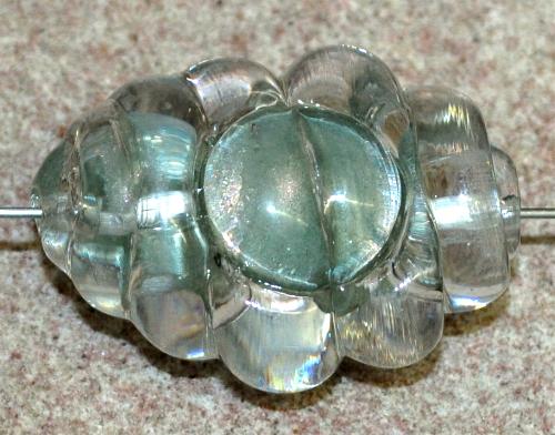 große Kunststoff Perle, eine echte statement Perle aus der Zeit der swinging 60s,  in Gablonz/Böhmen hergestellt