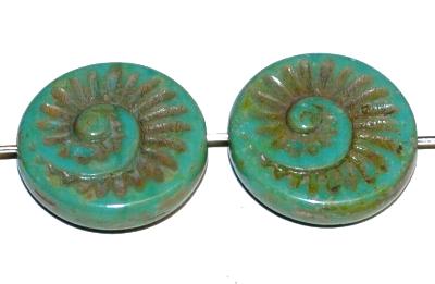 Glasperlen Scheiben mit auf der Vorder-und Rückseite eingeprägtem fosielem Ammoniten, türkis opak mit picasso finish, hergestellt in Gablonz / Tschechien