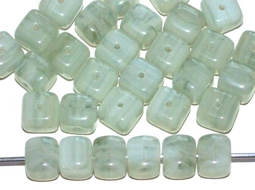Glasperlen Würfel
 grünlichhellgrau opal,
 hergestellt in Gablonz / Tschechien