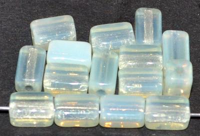 Glasperlen Rechtecke,
 Opalglas moonstone,
 hergestellt in Gablonz / Tschechien