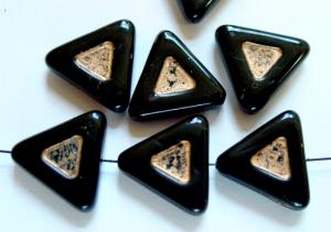 Glasperlen Dreiecke schwarz mit Goldauflage