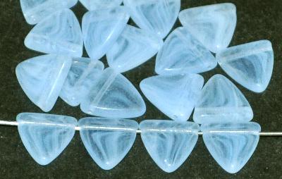 Glasperlen Dreiecke hellblau transp. marmoriert, hergestellt in Gablonz Tschechien
