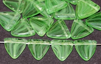 Glasperlen Dreiecke grün transp. marmoriert, hergestellt in Gablonz Tschechien