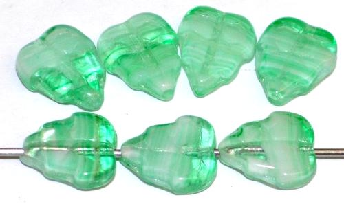 Glasperlen Blätter 
 grün kristall weiß meliert,
 hergestellt in Gablonz / Tschechien