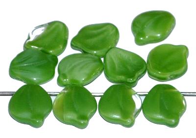 Glasperlen Blätter, Perlettglas hellgrün, hergestellt in Gablonz / Tschechien